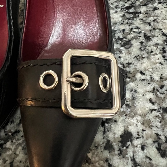 Prada leather pointed toe kitten heels with silver buckle - Picture 4 of 8